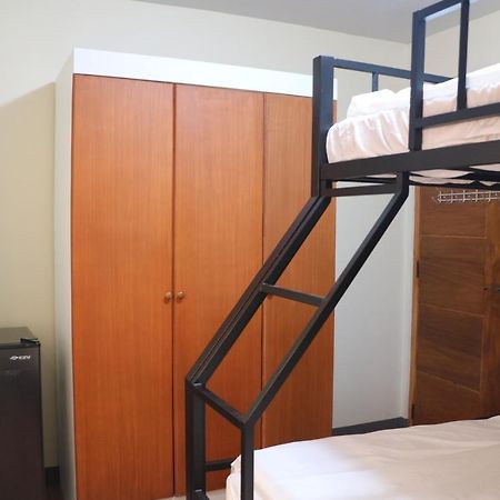 Anicia Guesthouse Rooms Paranaque City Extérieur photo
